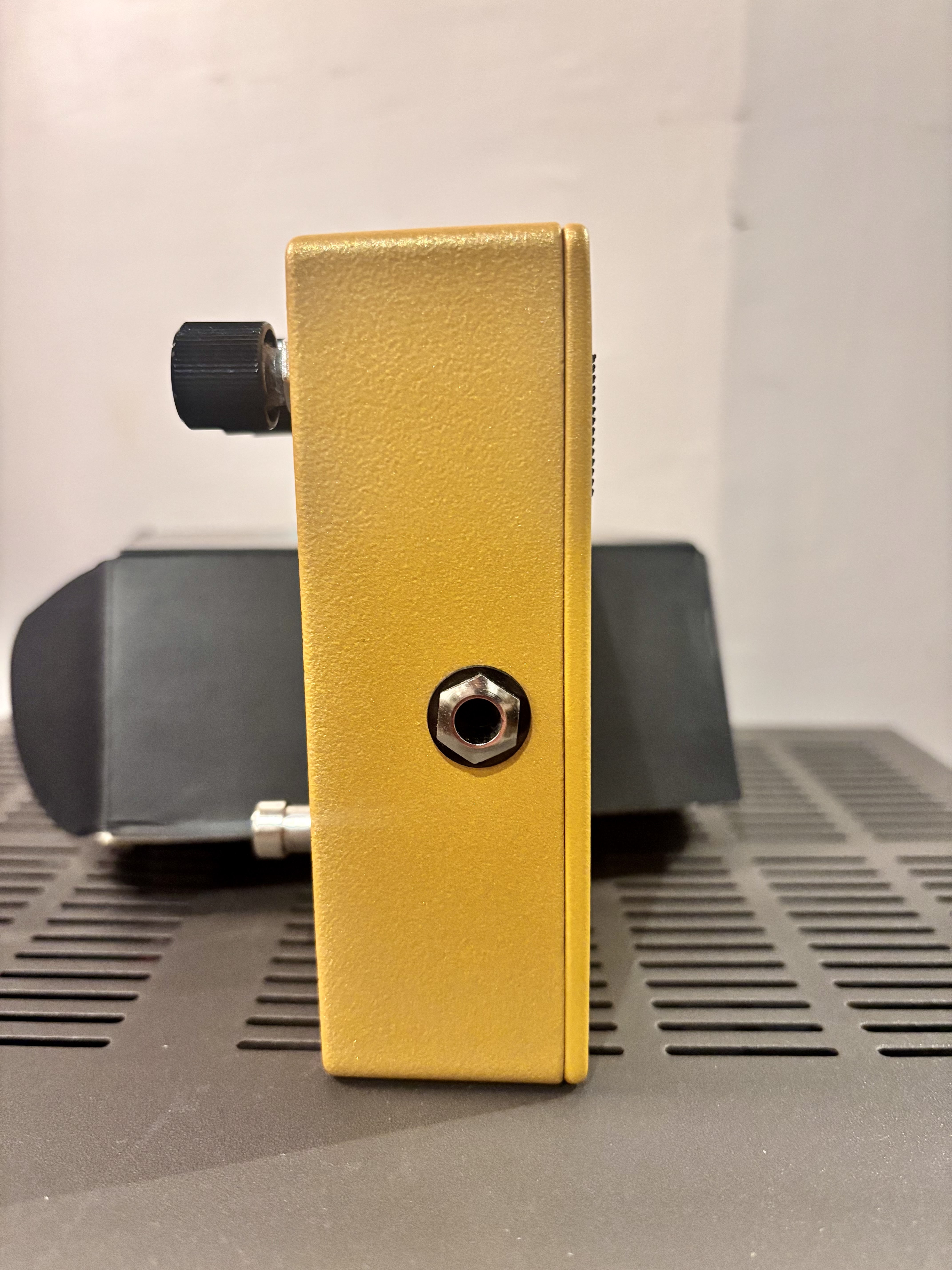 Walrus Audio Iron Horse LM308 V2 Distortion - additional view