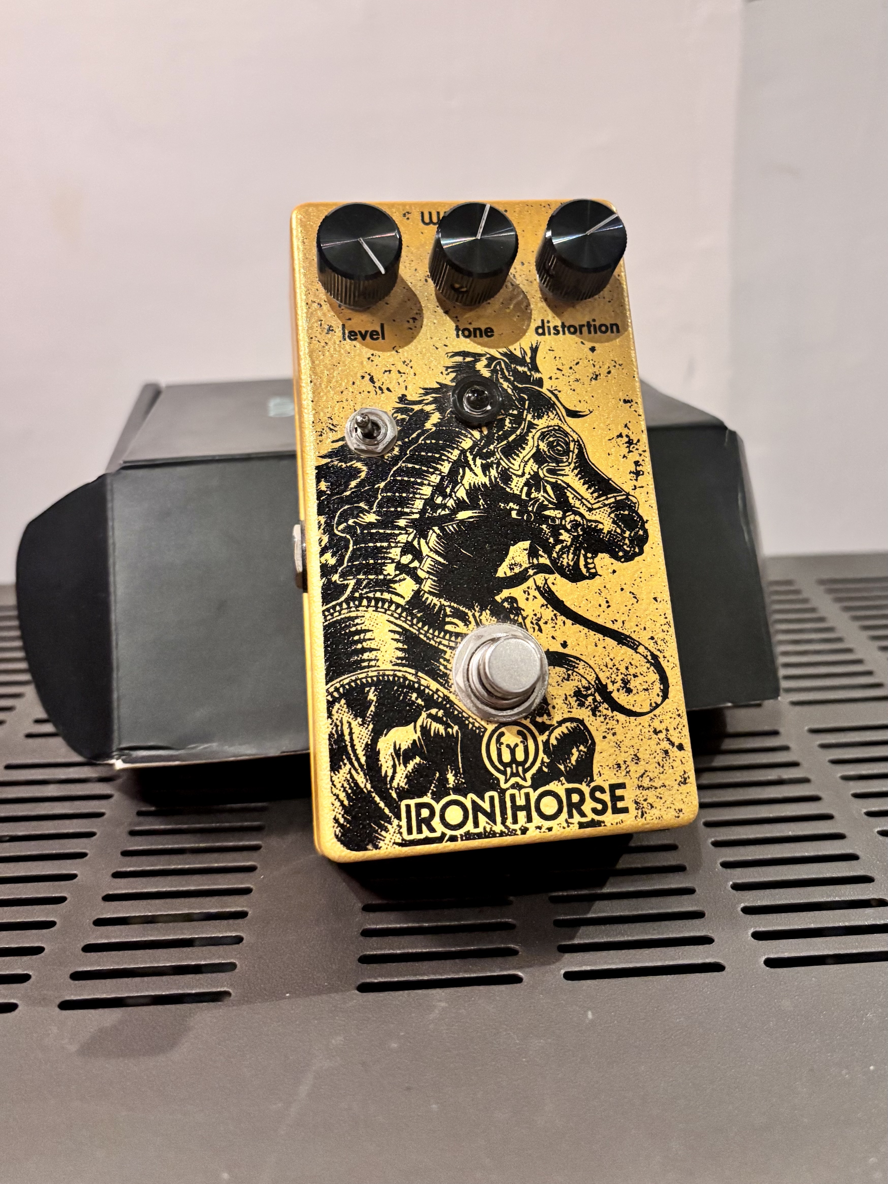 Walrus Audio Iron Horse LM308 V2 Distortion - additional view