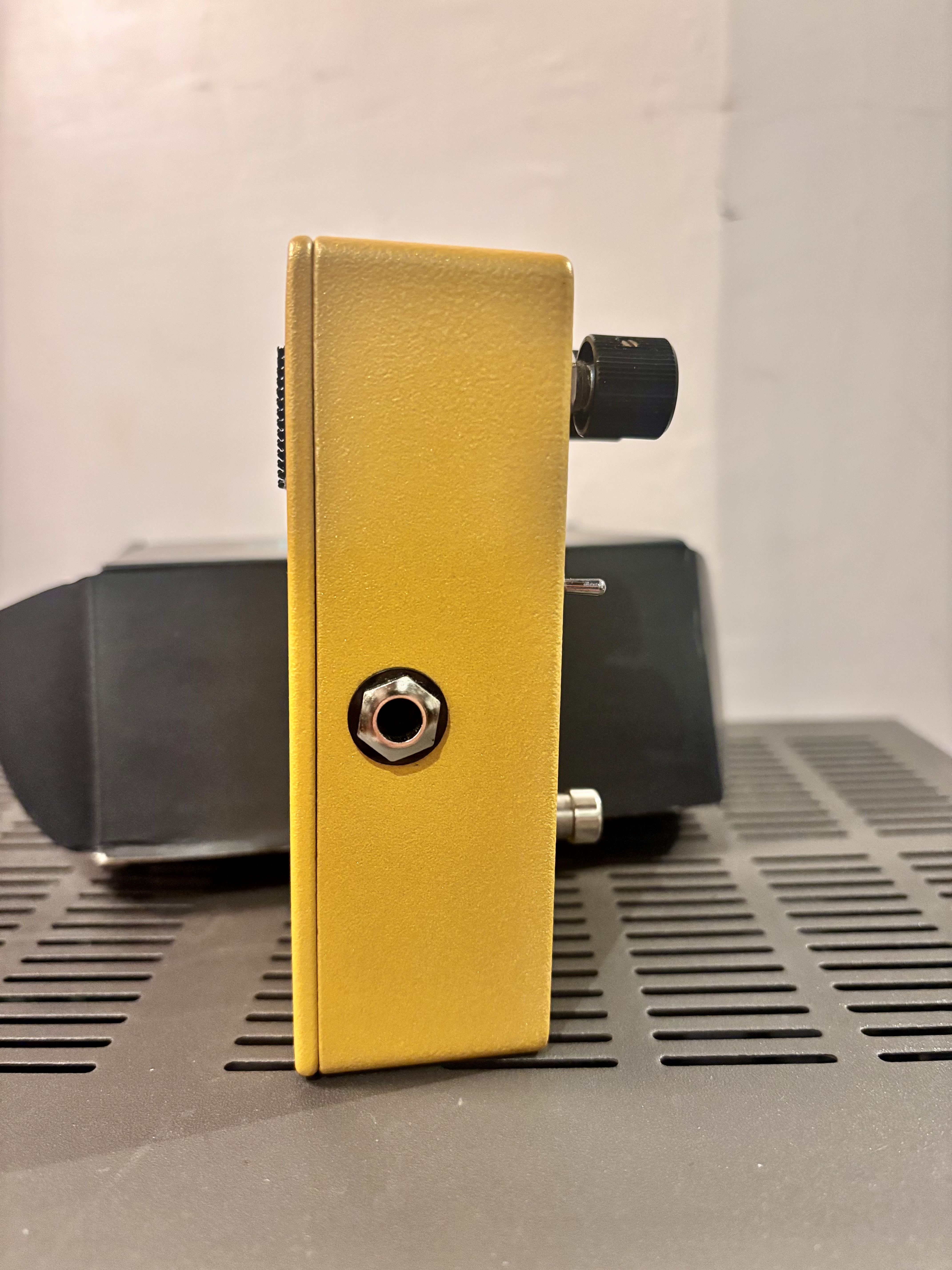 Walrus Audio Iron Horse LM308 V2 Distortion - additional view