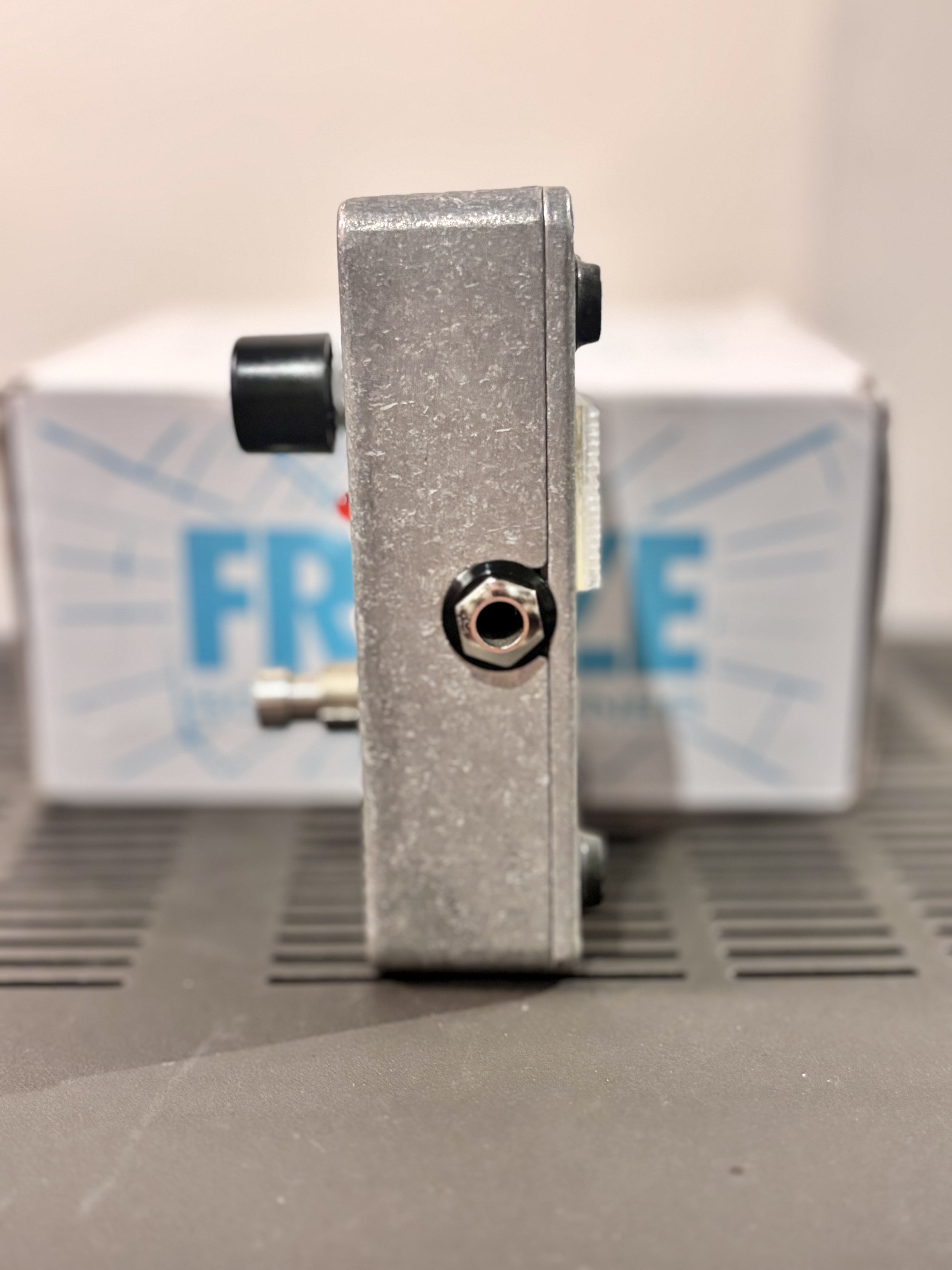 Electro-Harmonix Freeze Sound Retainer - additional view